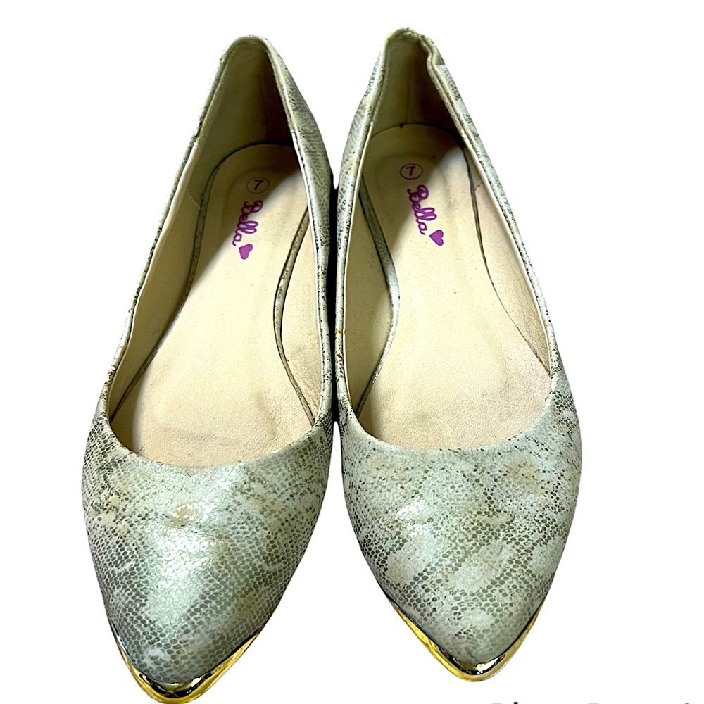 Flat shoes